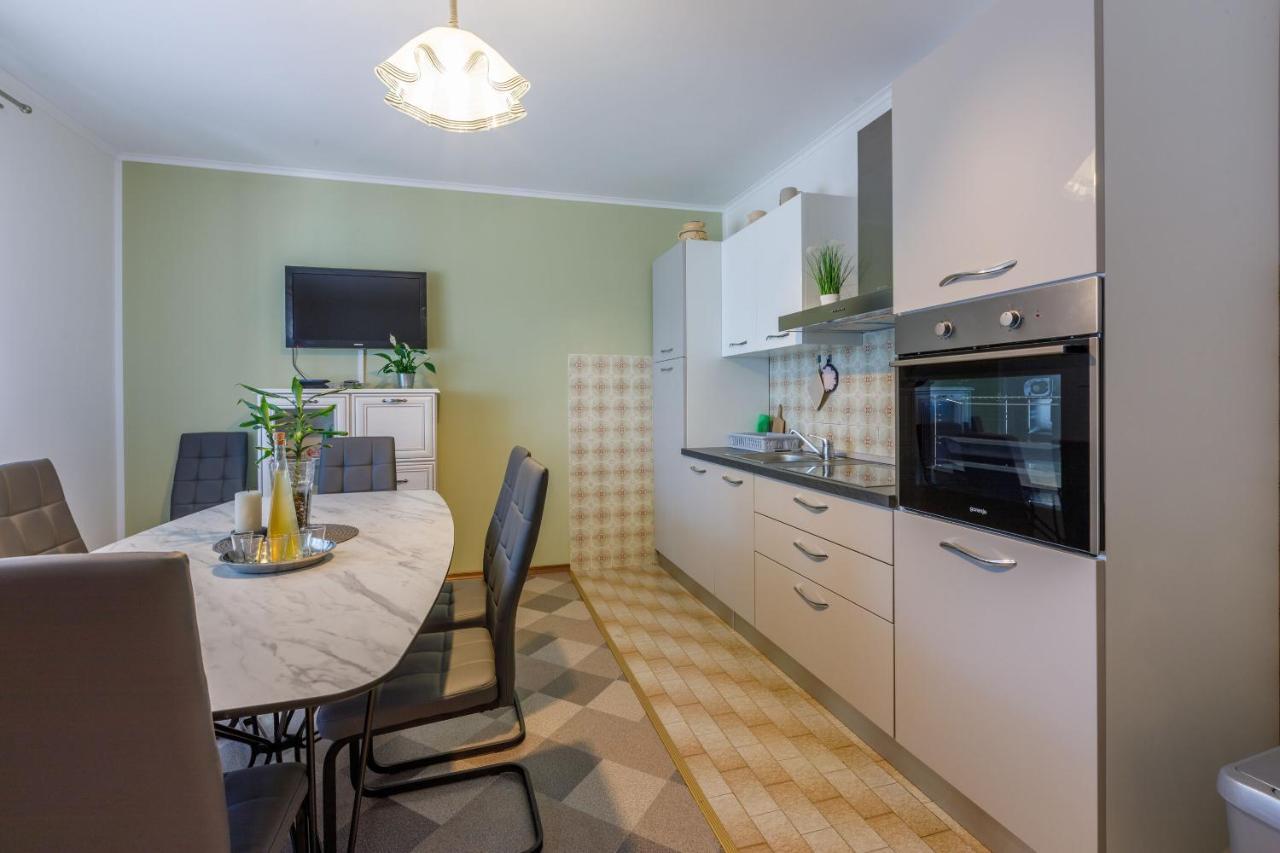 Apartment Leo Nona โนวีวีโนดอลสกี ภายนอก รูปภาพ