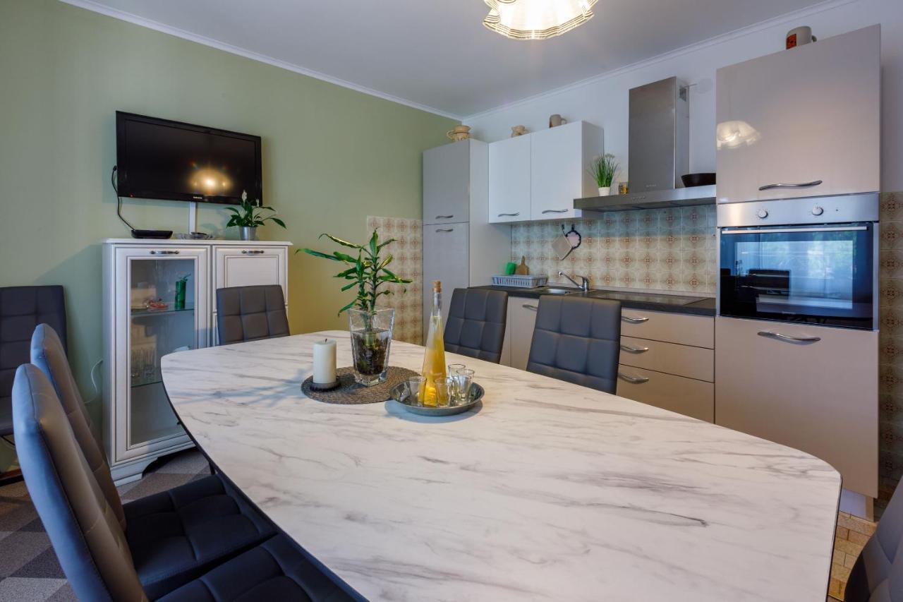 Apartment Leo Nona โนวีวีโนดอลสกี ภายนอก รูปภาพ