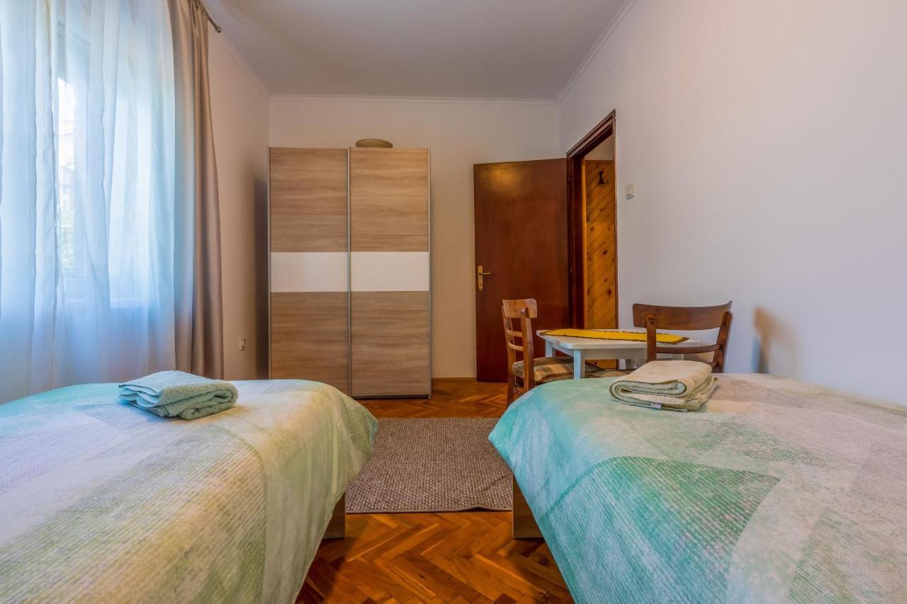 Apartment Leo Nona โนวีวีโนดอลสกี ภายนอก รูปภาพ